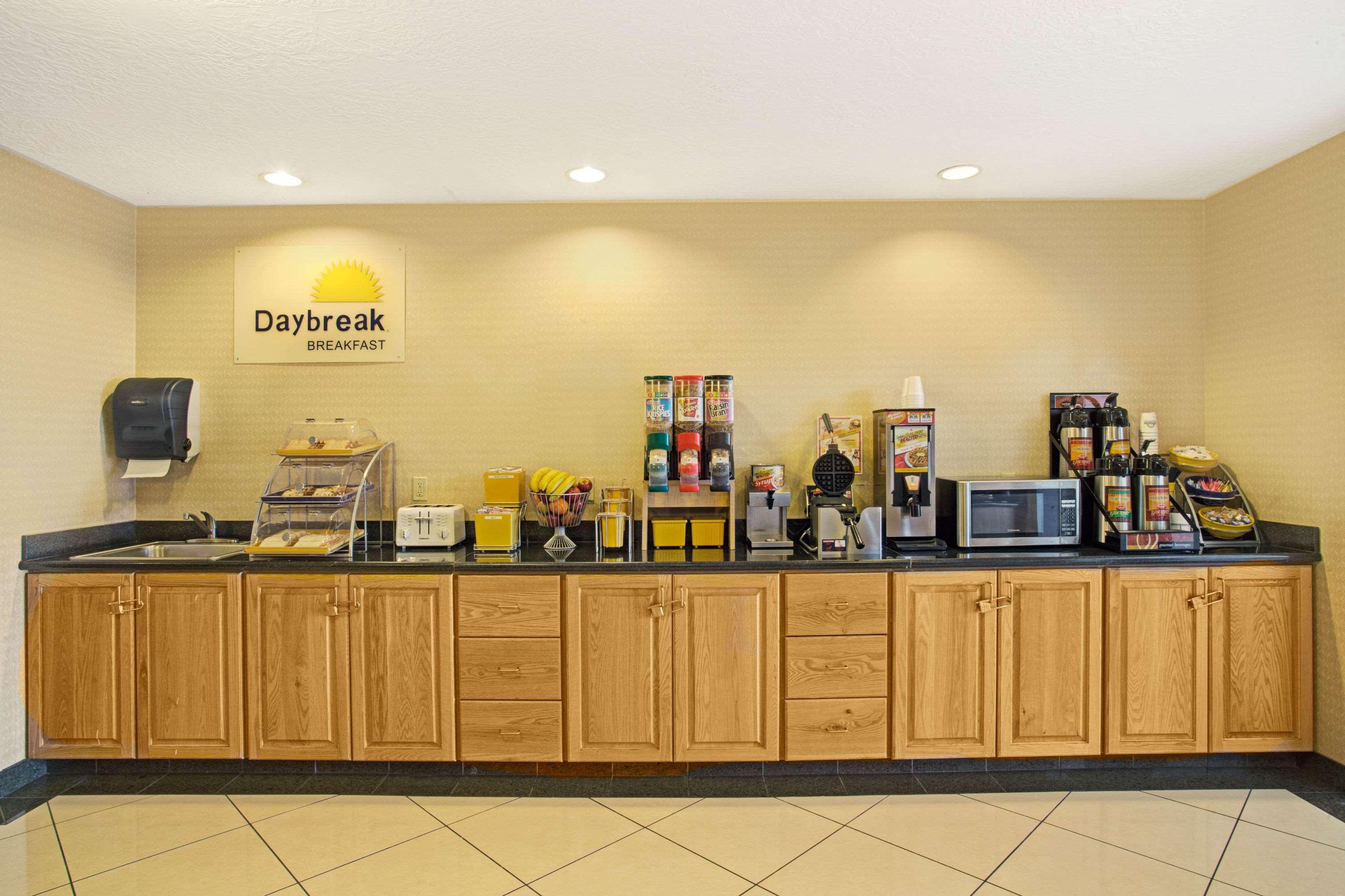 Days By Wyndham Brigham Hotel 2*